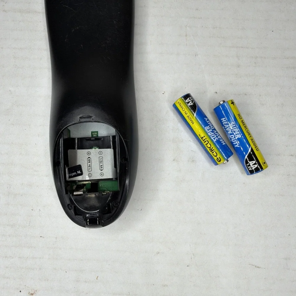 Logitech Harmony 665 Logi Universal Remote Control ~ Batteries Included!